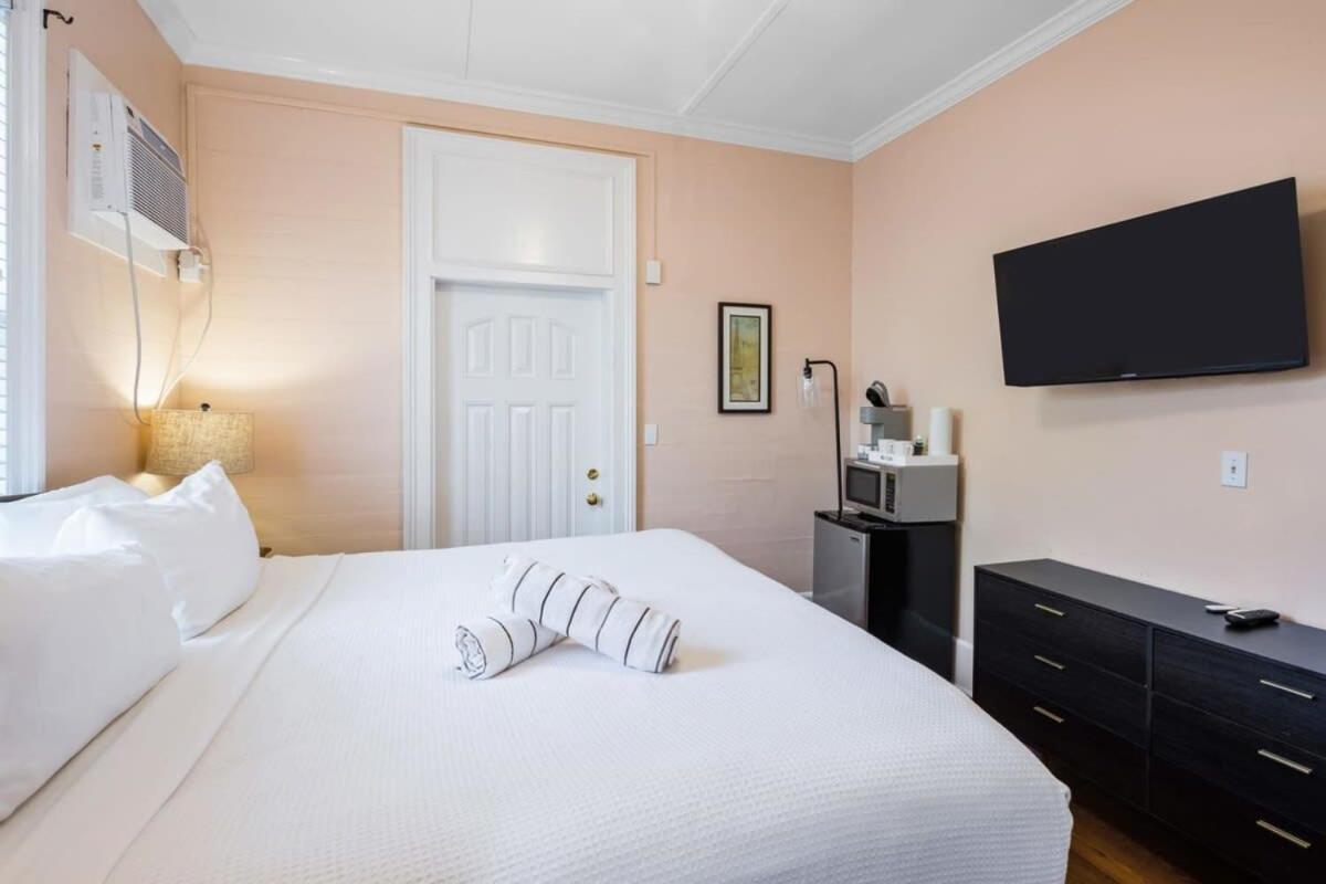 Bananas Foster Guesthouse キーウェスト エクステリア 写真