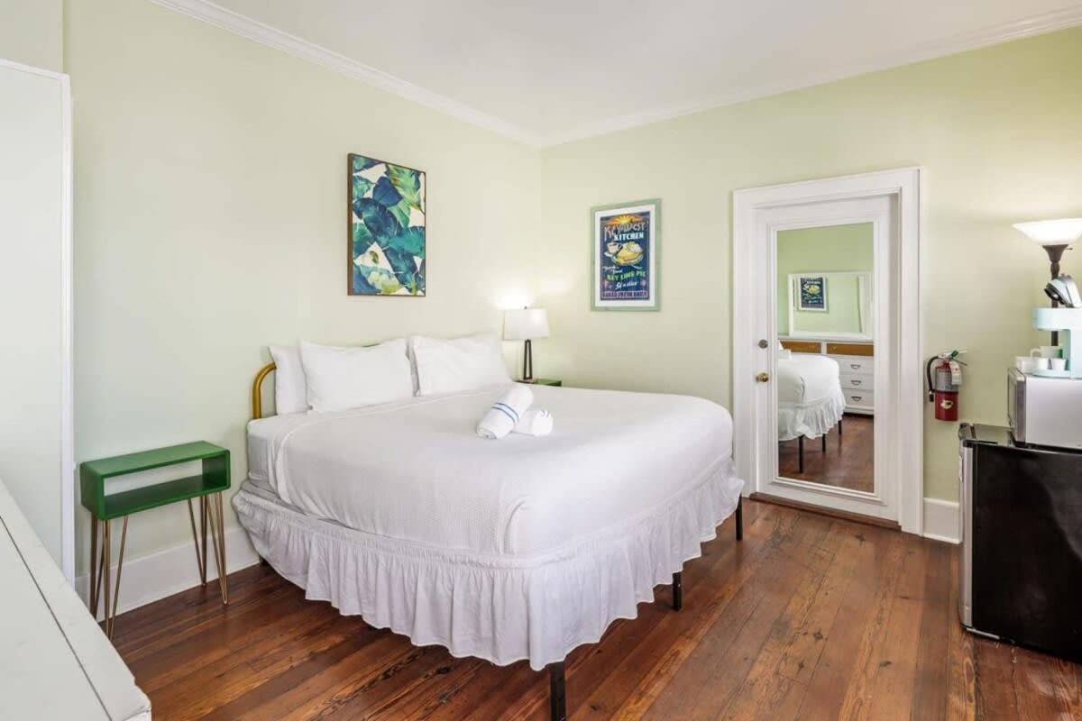 Bananas Foster Guesthouse キーウェスト エクステリア 写真