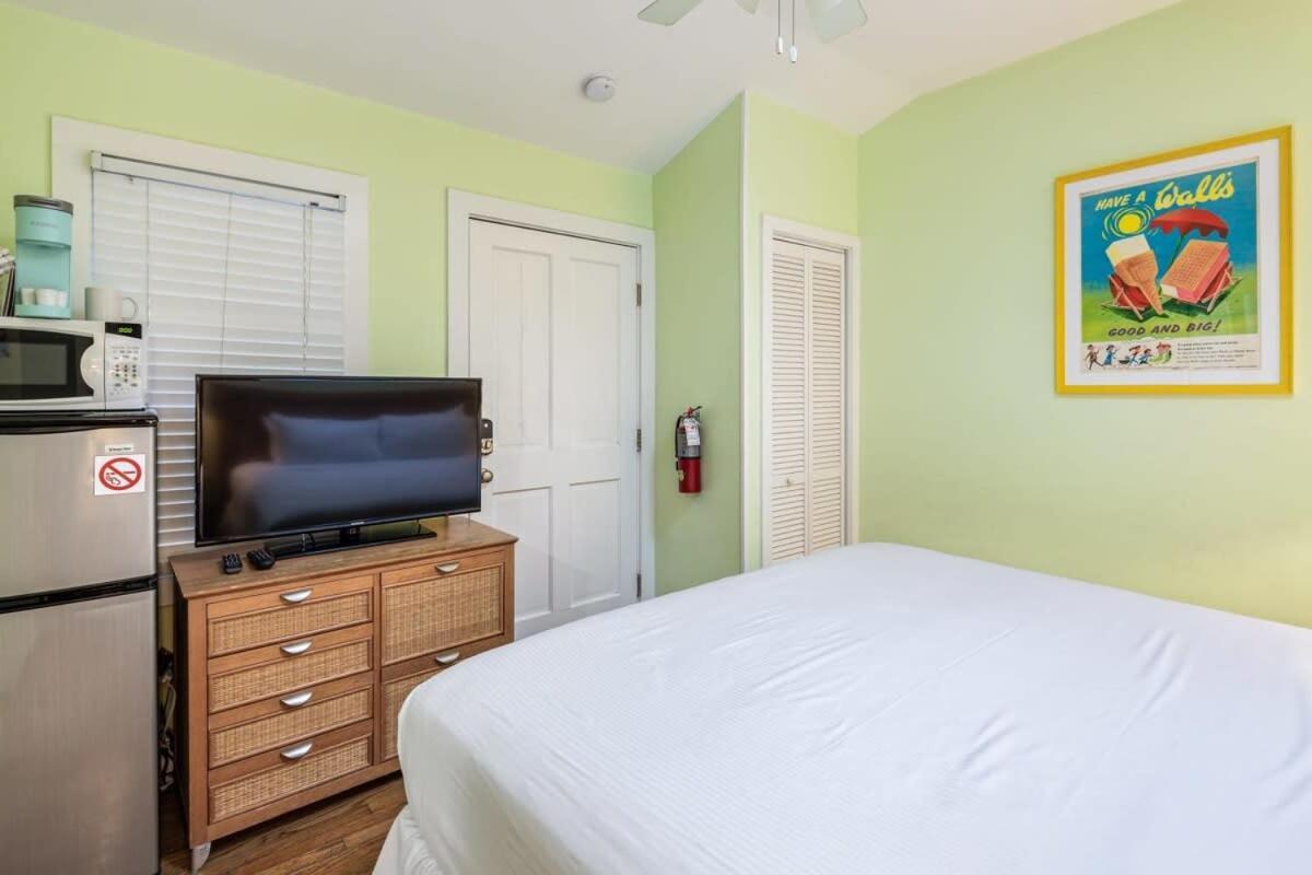 Bananas Foster Guesthouse キーウェスト エクステリア 写真